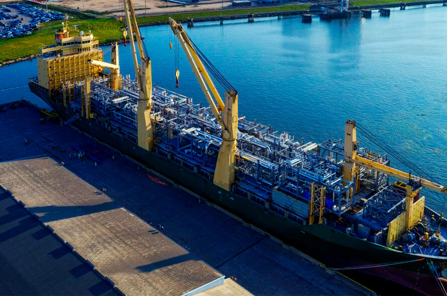 Financial Risks in Oil and Metal Transport: The Role of Loans